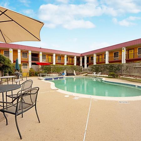 Economy Inn & Suites Denton Esterno foto