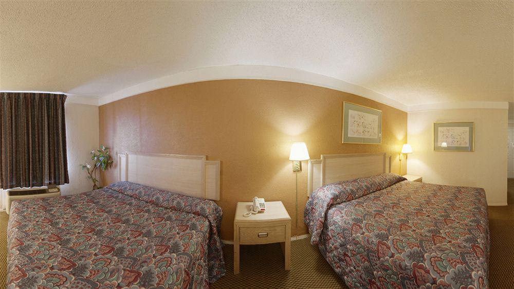Economy Inn & Suites Denton Esterno foto