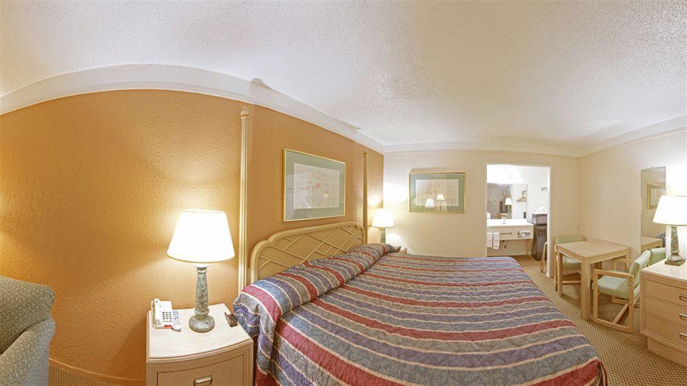 Economy Inn & Suites Denton Esterno foto