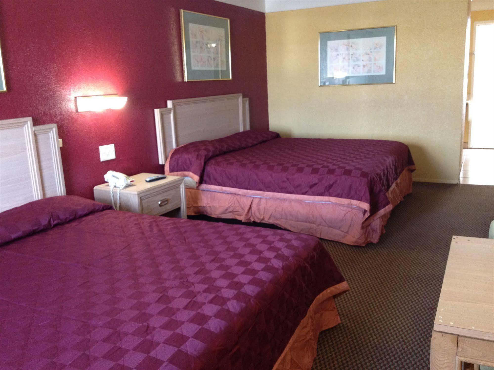 Economy Inn & Suites Denton Esterno foto