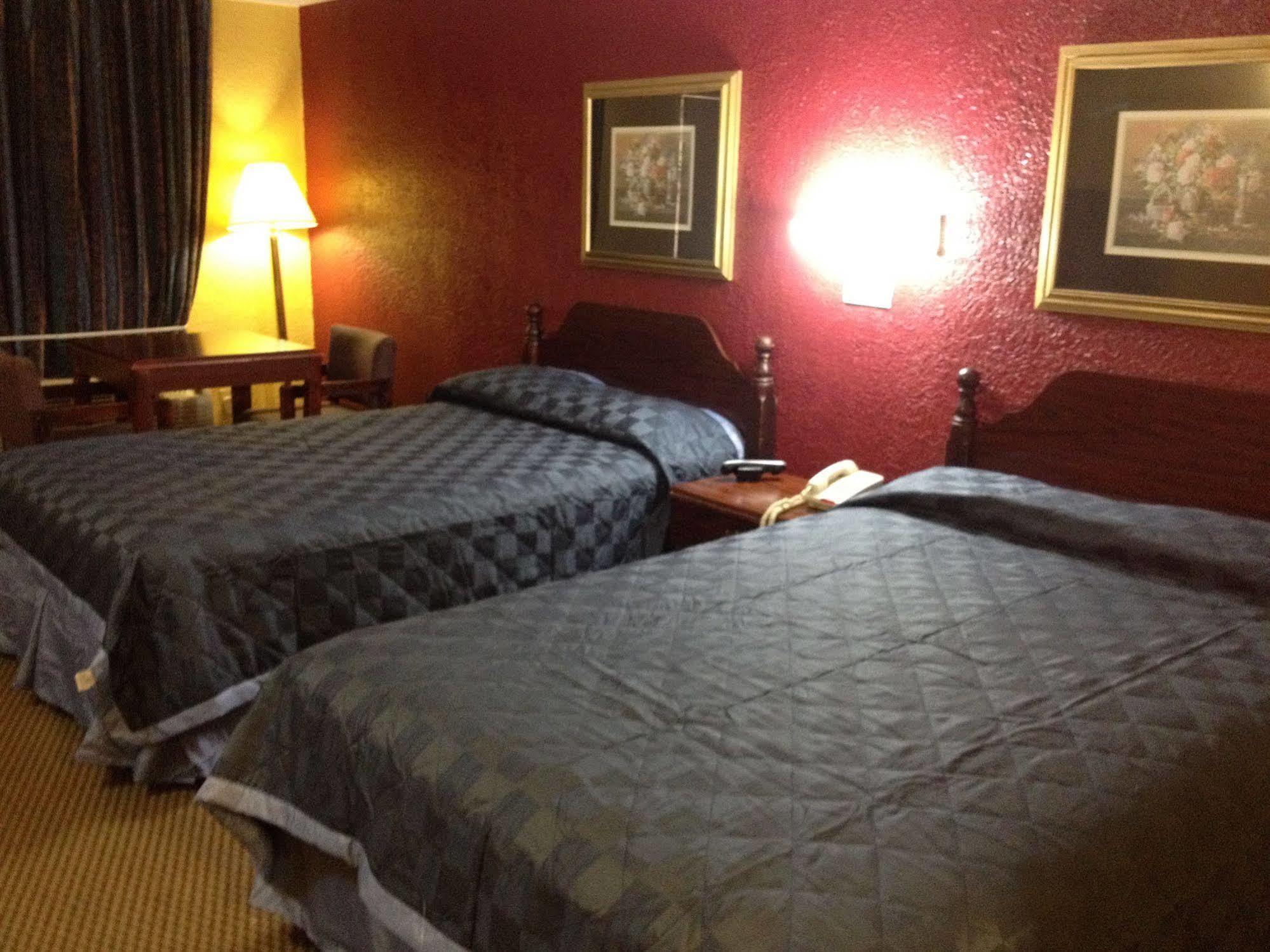 Economy Inn & Suites Denton Esterno foto