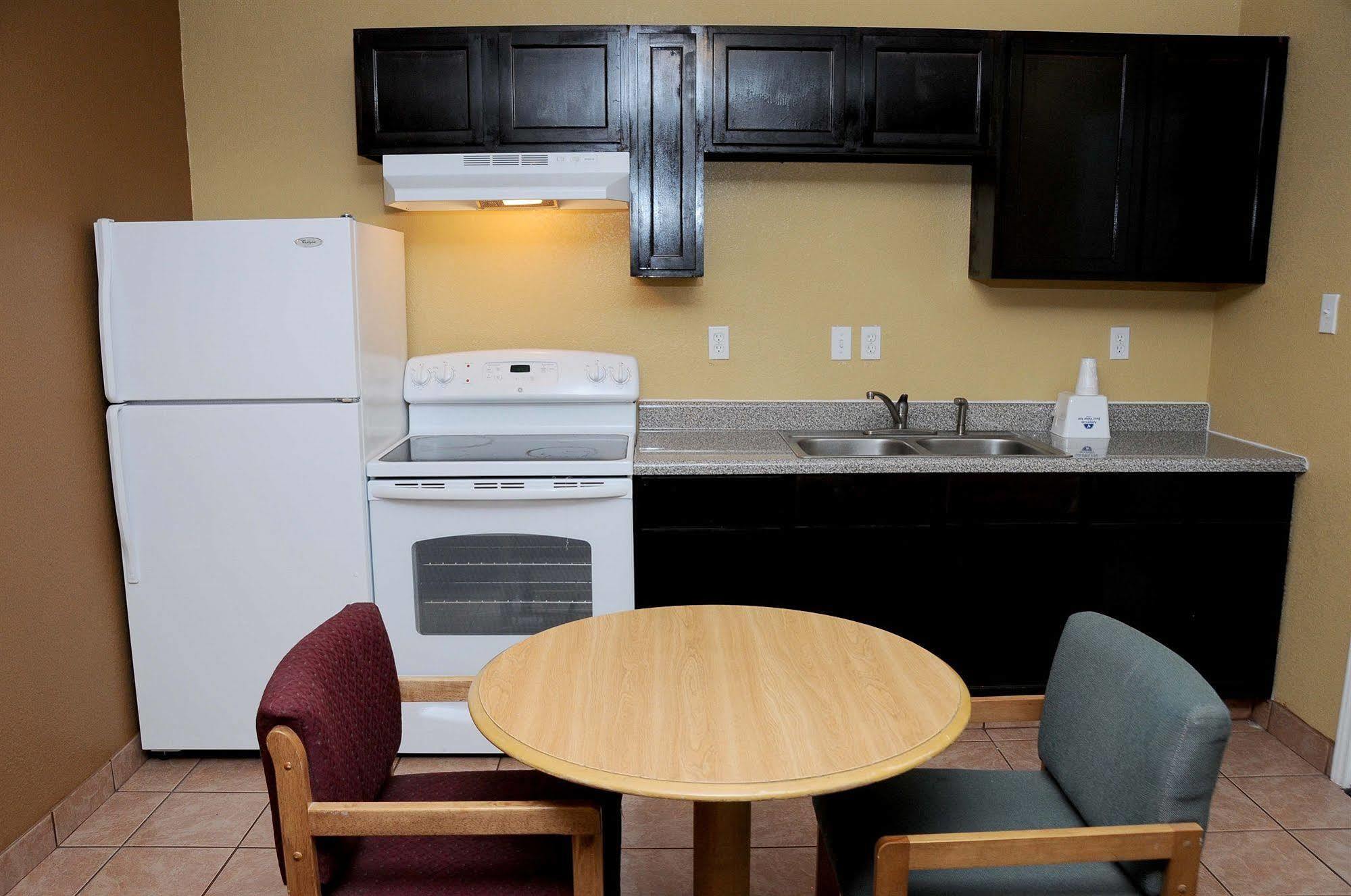 Economy Inn & Suites Denton Esterno foto