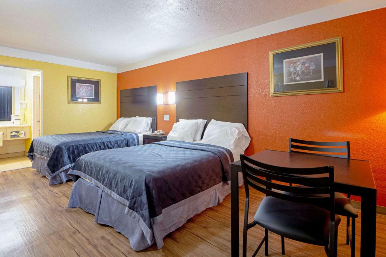 Economy Inn & Suites Denton Esterno foto