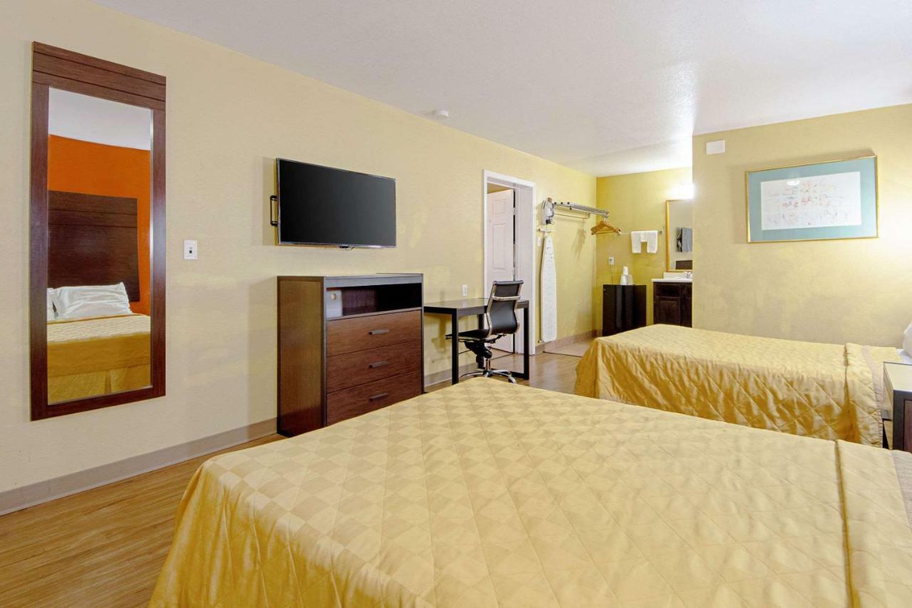 Economy Inn & Suites Denton Esterno foto