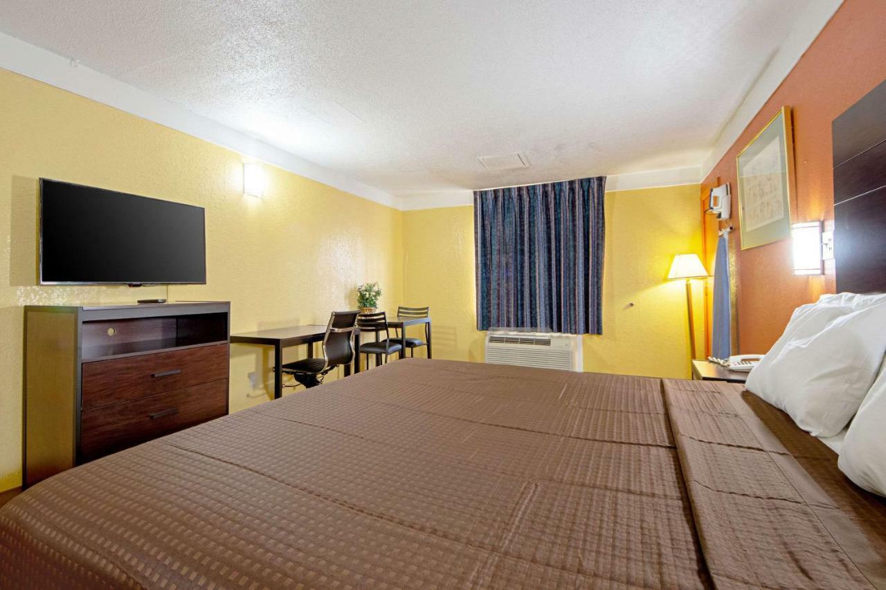 Economy Inn & Suites Denton Esterno foto
