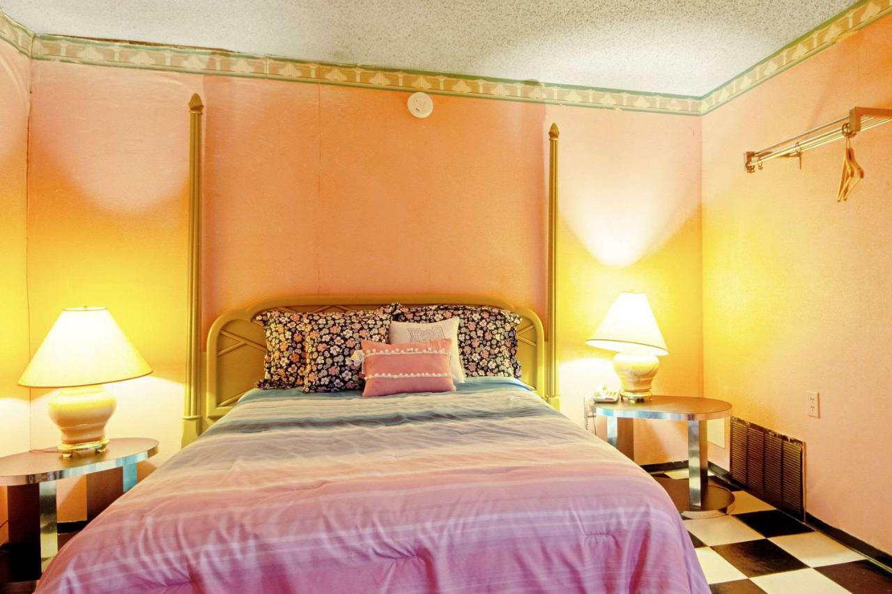 Economy Inn & Suites Denton Esterno foto