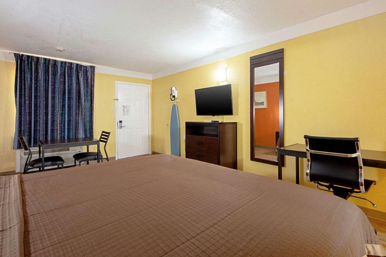 Economy Inn & Suites Denton Esterno foto