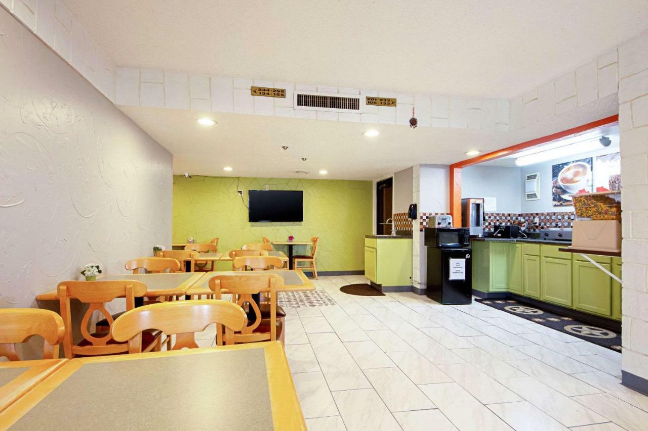 Economy Inn & Suites Denton Esterno foto