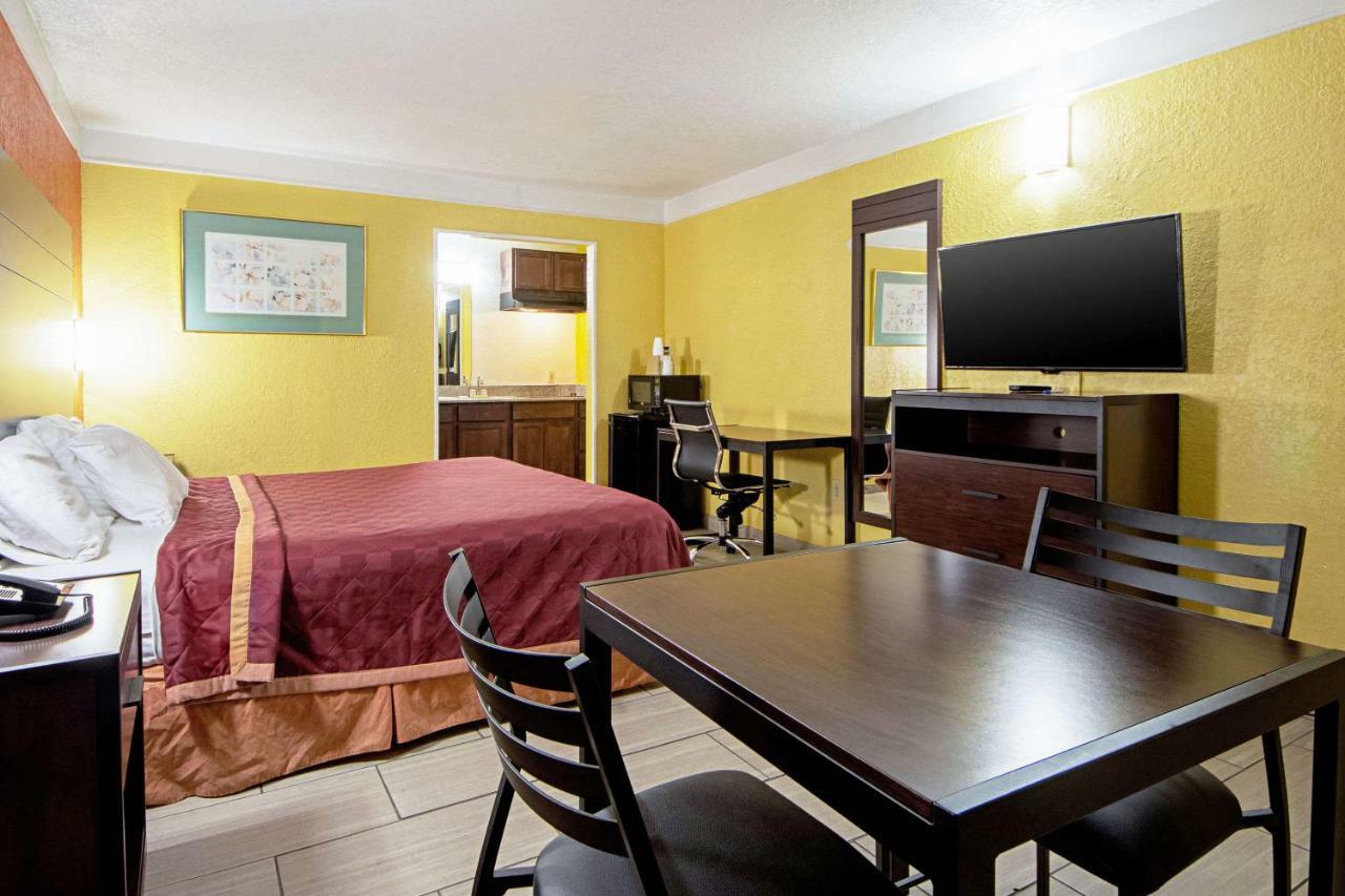 Economy Inn & Suites Denton Esterno foto