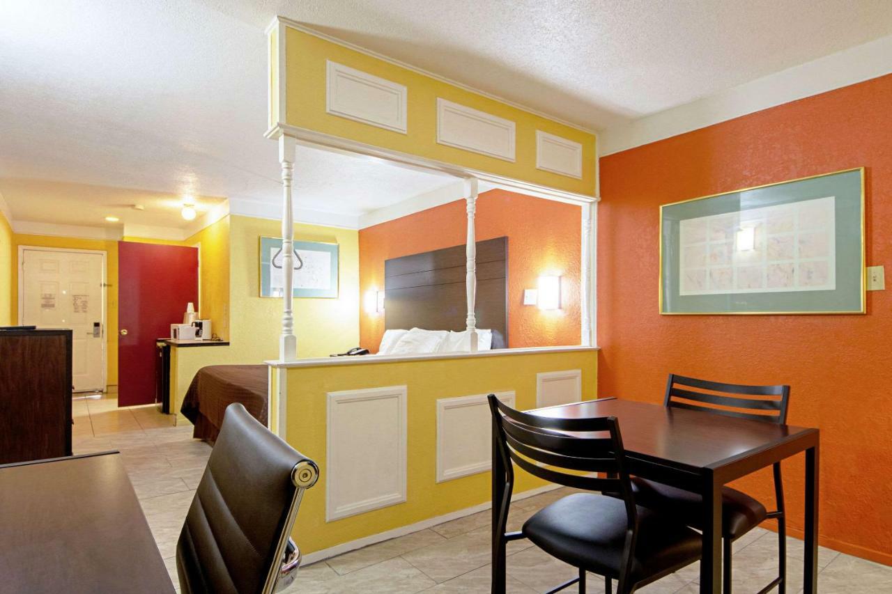 Economy Inn & Suites Denton Esterno foto