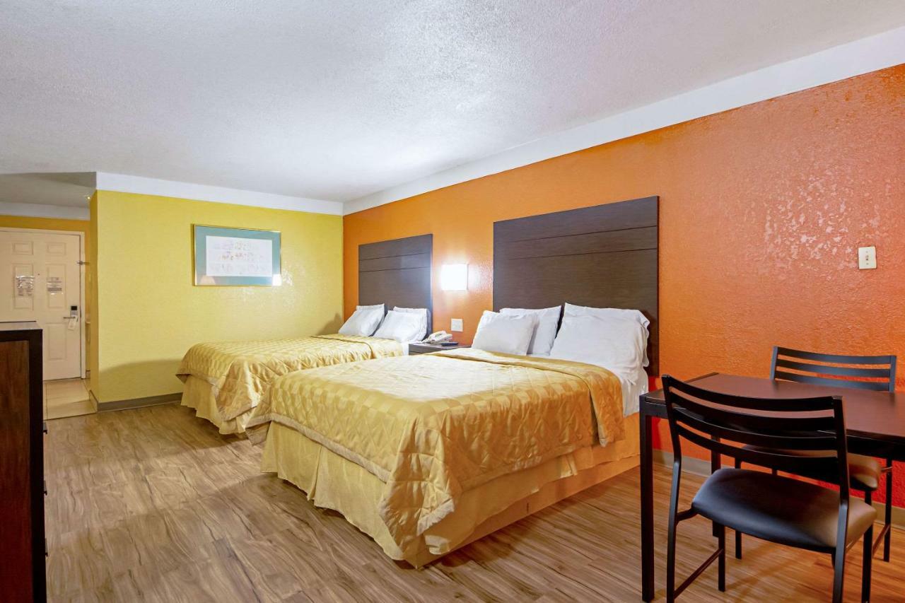 Economy Inn & Suites Denton Esterno foto