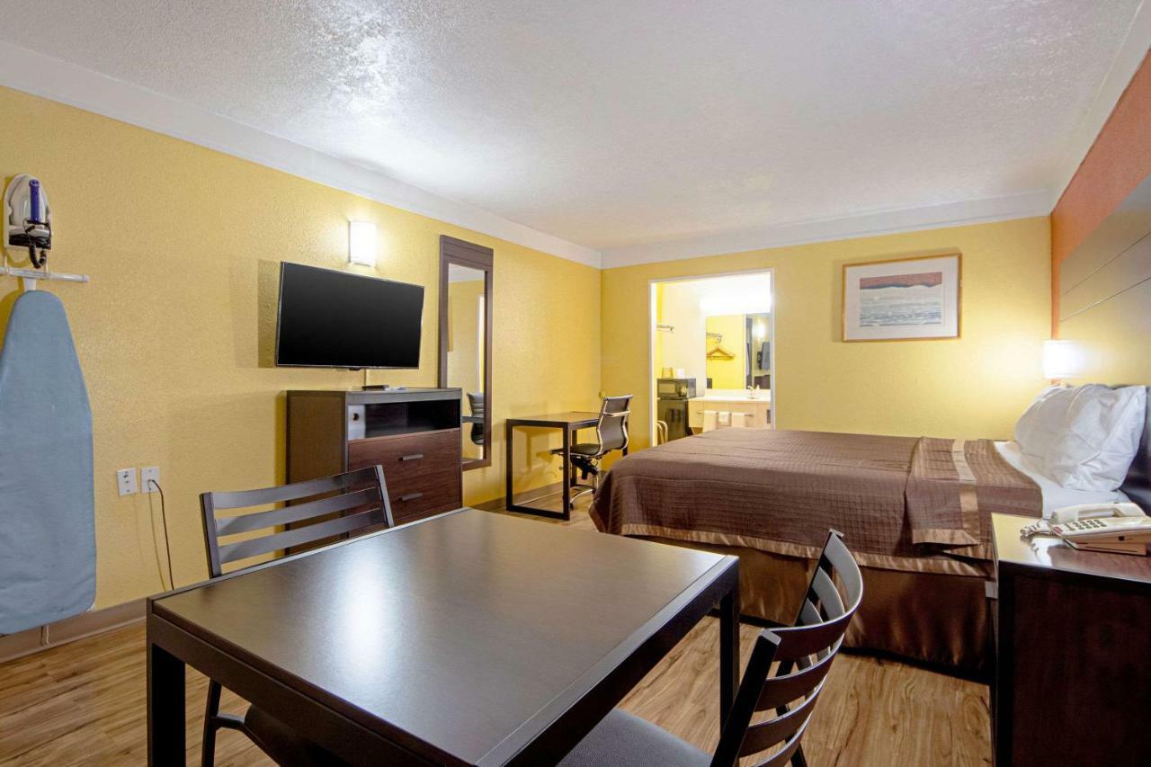 Economy Inn & Suites Denton Esterno foto