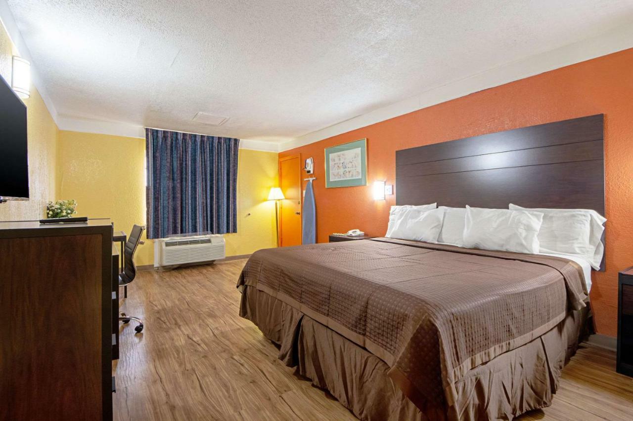 Economy Inn & Suites Denton Esterno foto