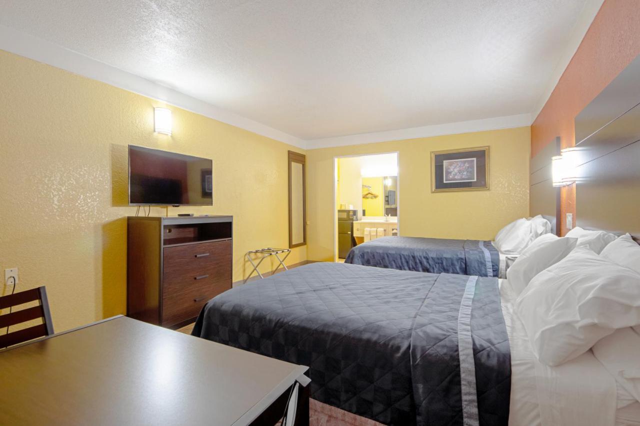Economy Inn & Suites Denton Esterno foto