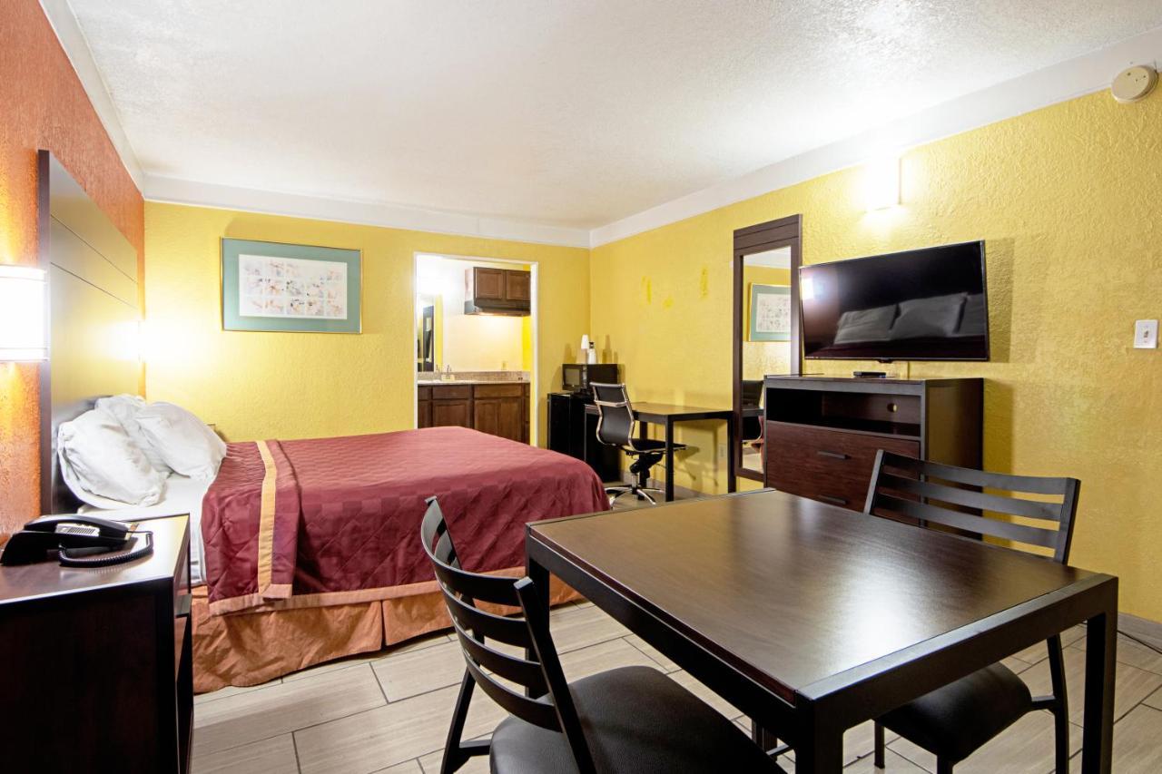 Economy Inn & Suites Denton Esterno foto