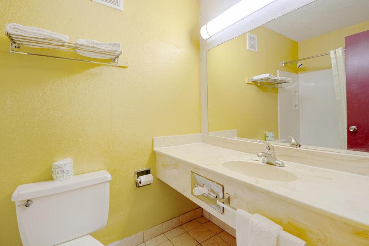 Economy Inn & Suites Denton Esterno foto