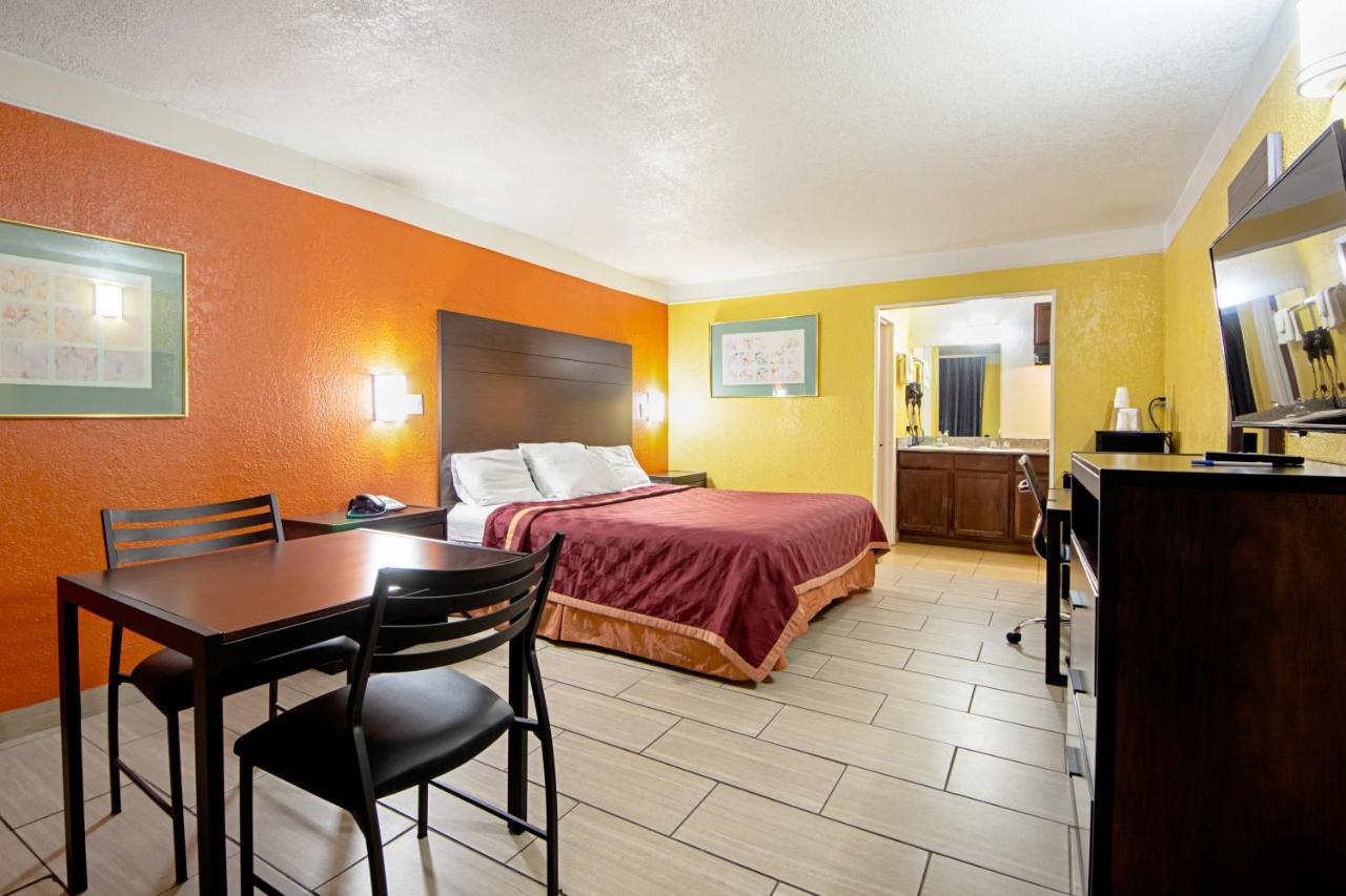 Economy Inn & Suites Denton Esterno foto